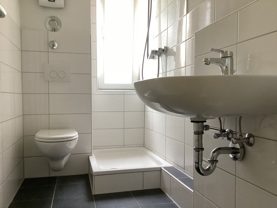 Altengerechte 2,5 Zimmerwohnung in Stadtnähe zu vermieten. - Photo 2