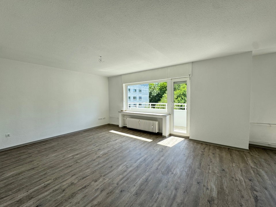 tolle, größzügig geschnittene Wohnung mit Balkon & Weitblick! - Foto 2
