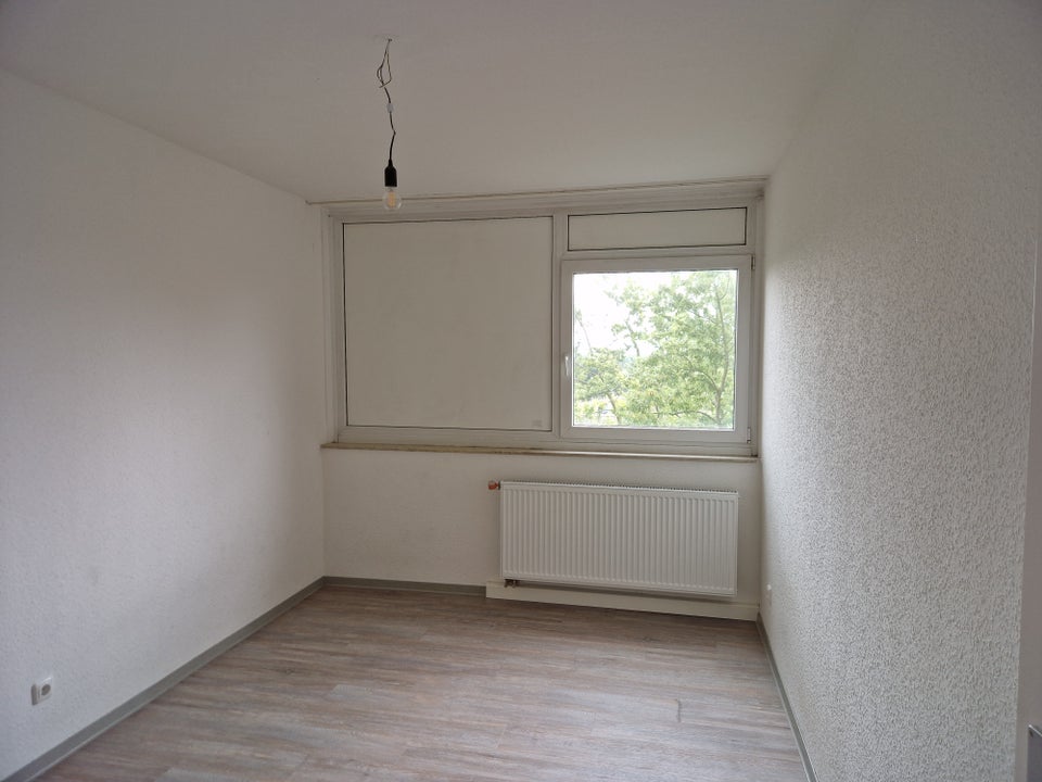 Hier fühlen Sie sich wohl und genießen den Ausblick: renoverte 3-Zimmer-Wohnung mir Balkon! - Foto 5