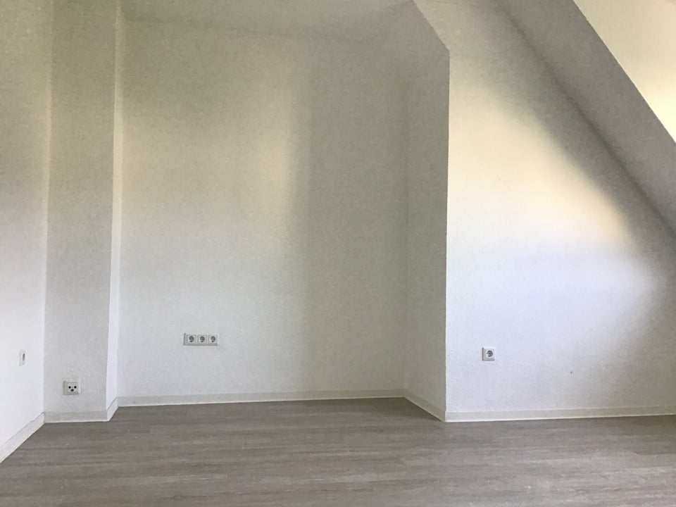 Flotte 2-Zimmer-Dachgeschosswohnung in Stadtlage! - Foto 1