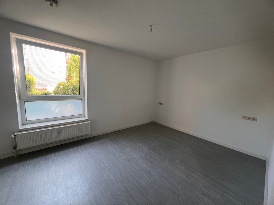 2-Zi.-Wohnung im Erdgeschoss mit kleinem Garten frei - Foto 2