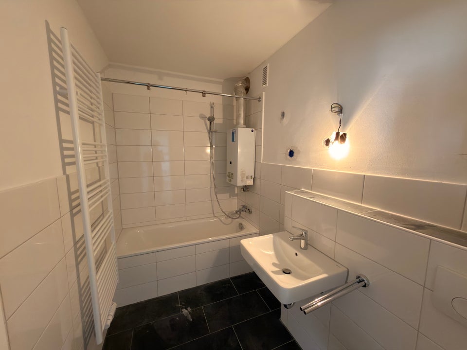 Ihr neues Zuhause: interessante 3,5-Zimmer-Wohnung - Photo 3