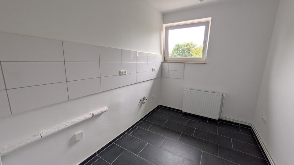 Renovierte 3- Zimmer- Wohnung mit Balkon ab sofort - Foto 1