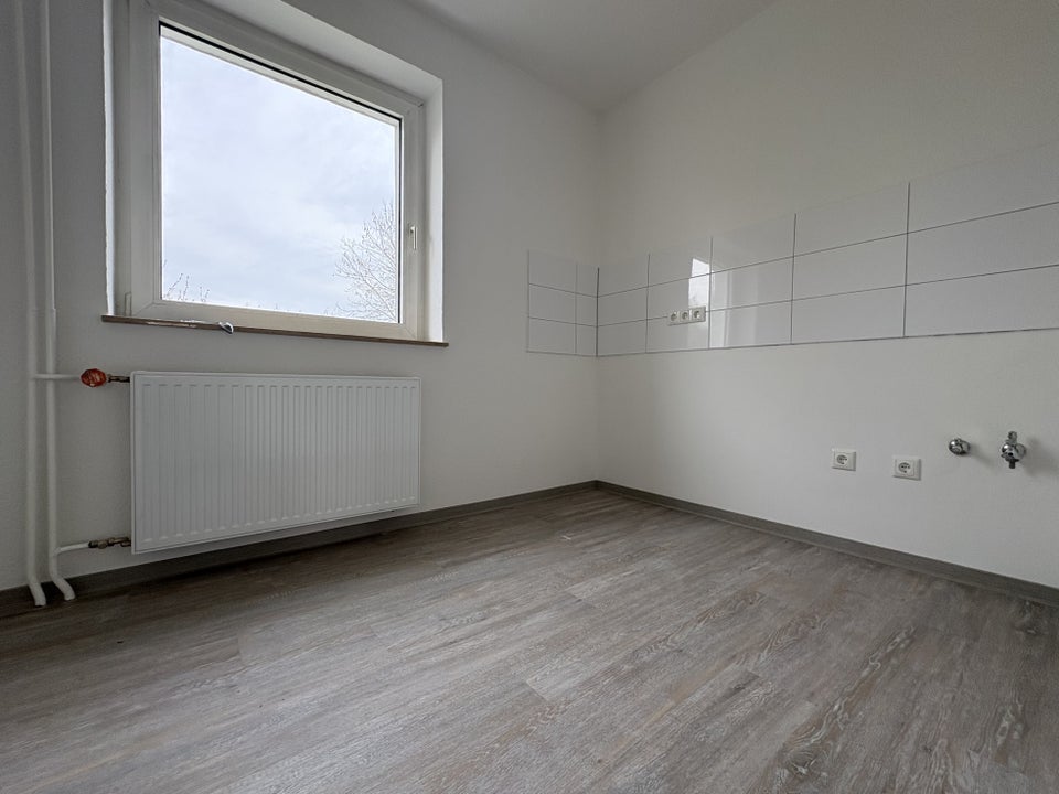 Bezugsfertige 3-Zimmer Wohnung in demnächst frisch modernisiertem Gebäude! - Photo 1