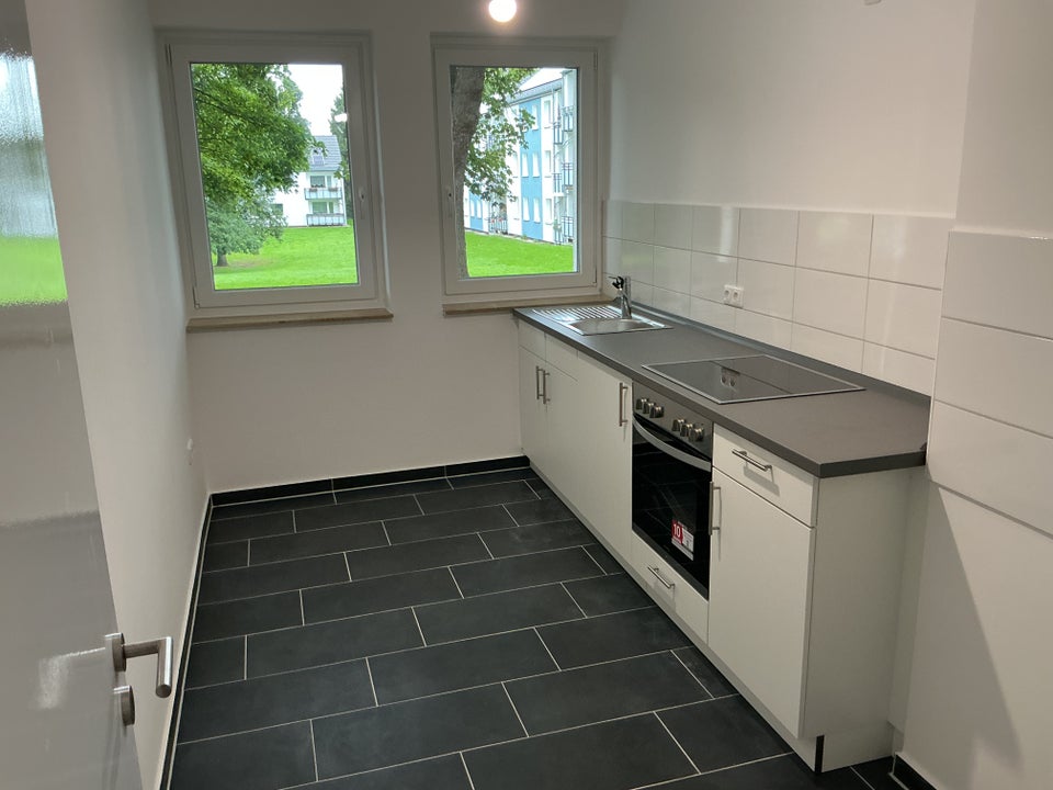 Schöner Wohnen in dieser günstig geschnittenen 4-Zi.-Wohnung - Foto 2