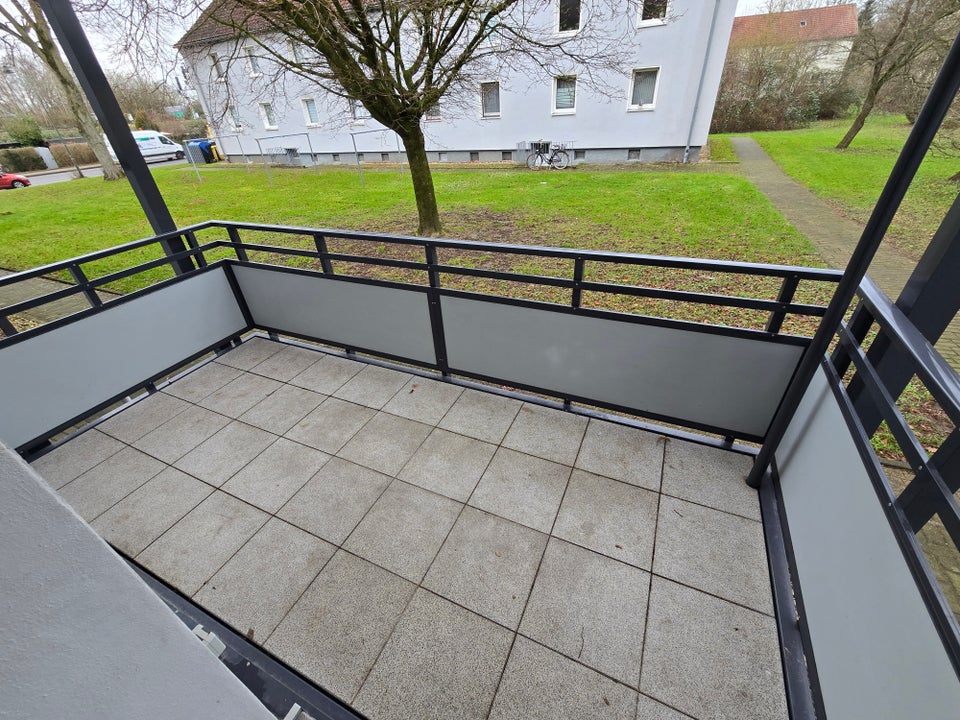 Sofortiger Einzug - Schicke Wohnung mit modernem Bad und zeitlosen Bodenbelägen in Hassels - Foto 2