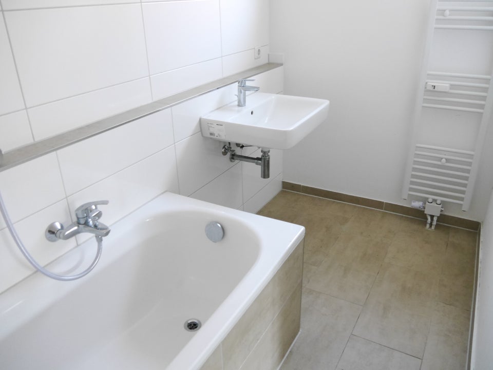 Schöne 2-Zimmer-Wohnung mit Tageslichtbad und Terrasse in Maintal-Bischofsheim zu vermieten - Foto 4