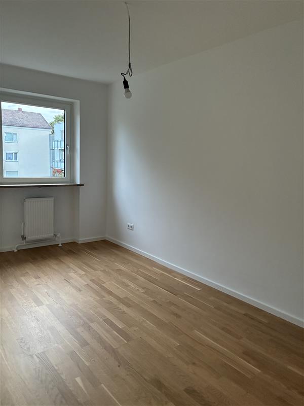 Kernsanierte 3-Zimmer-Wohnung mit Balkon und Einbauküche - Foto 2