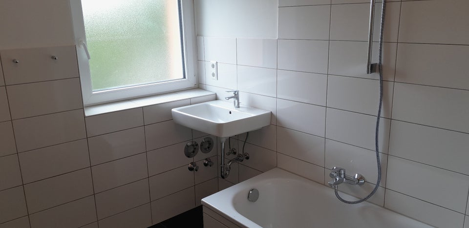 Ruhig, bezugsfertig & großzügig: Attraktive 4-Zimmer-Wohnung mit Balkon für Ihre Familie - Foto 3