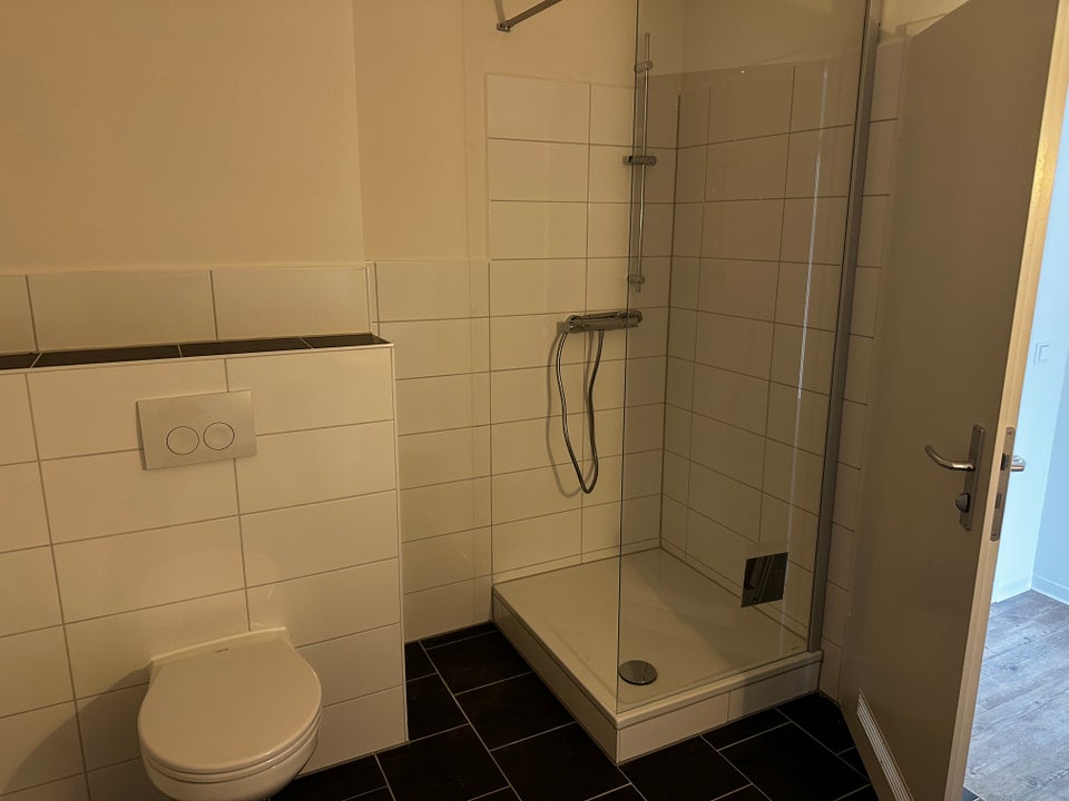 Schöne Wohnung: individuelle 2,5-Zimmer-Wohnung mit Ausblick - Photo 2
