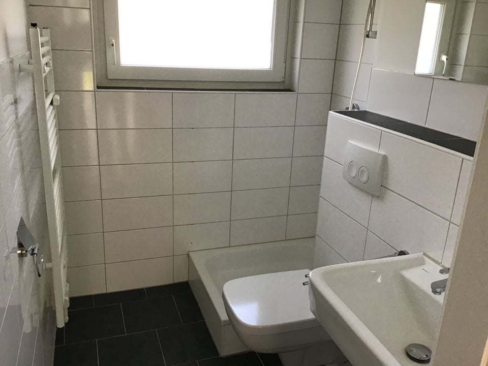Modernisierte 2,50-Zimmer-Wohnung mit Balkon - Foto 5