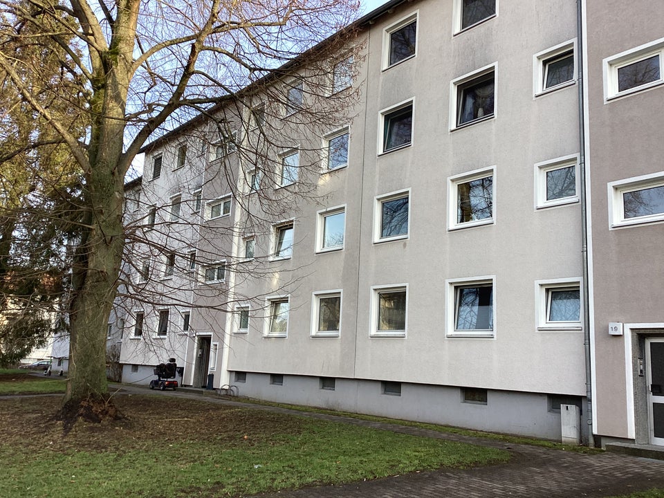 Reinkommen und Wohlfühlen: großzügig geschnittene 3-Zimmer-Wohnung in guter Wohnlage - Photo 5