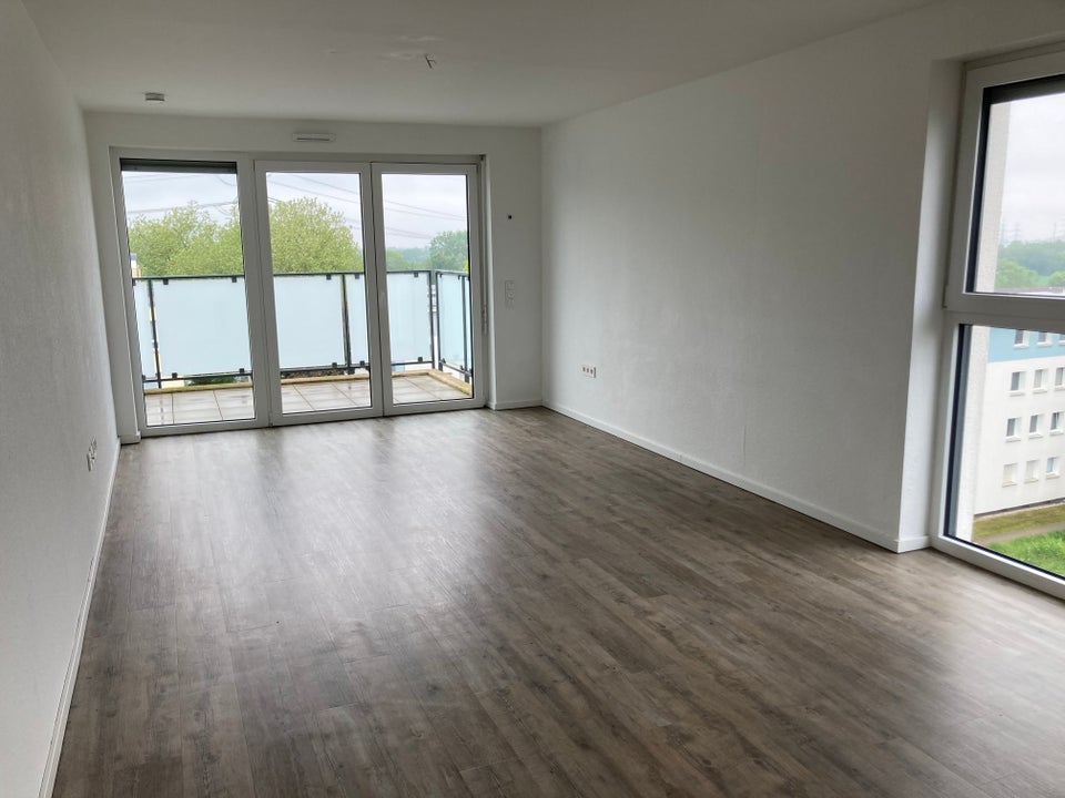 **Großzügige und helle 4 Raum Wohnung** - Foto 1