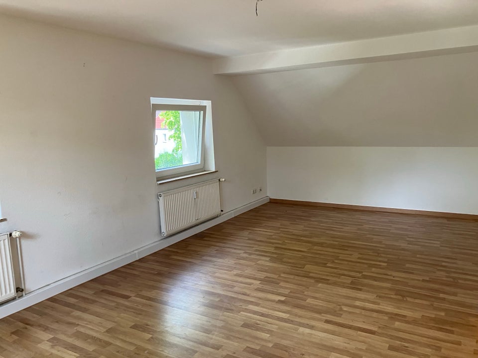 Großzügige 3-Zimmer-Dachgeschosswohnung wartet auf SIE! - Foto 5
