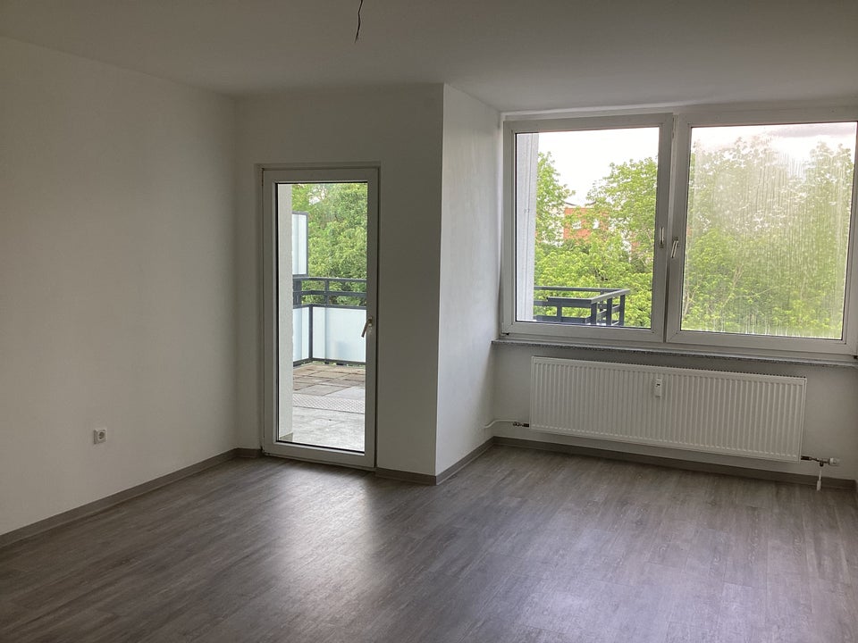Schöne Wohnung sucht Mieter: 2-Zimmerwohnung mit Balkon! - Photo 1