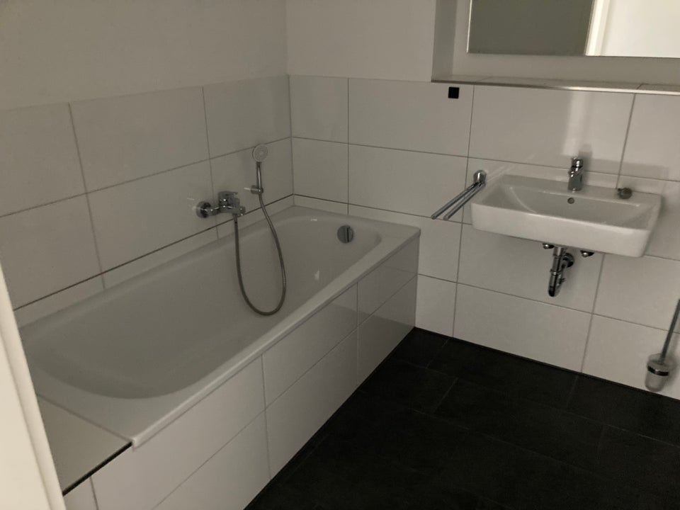 **Großzügige und helle 4 Raum Wohnung** - Foto 4