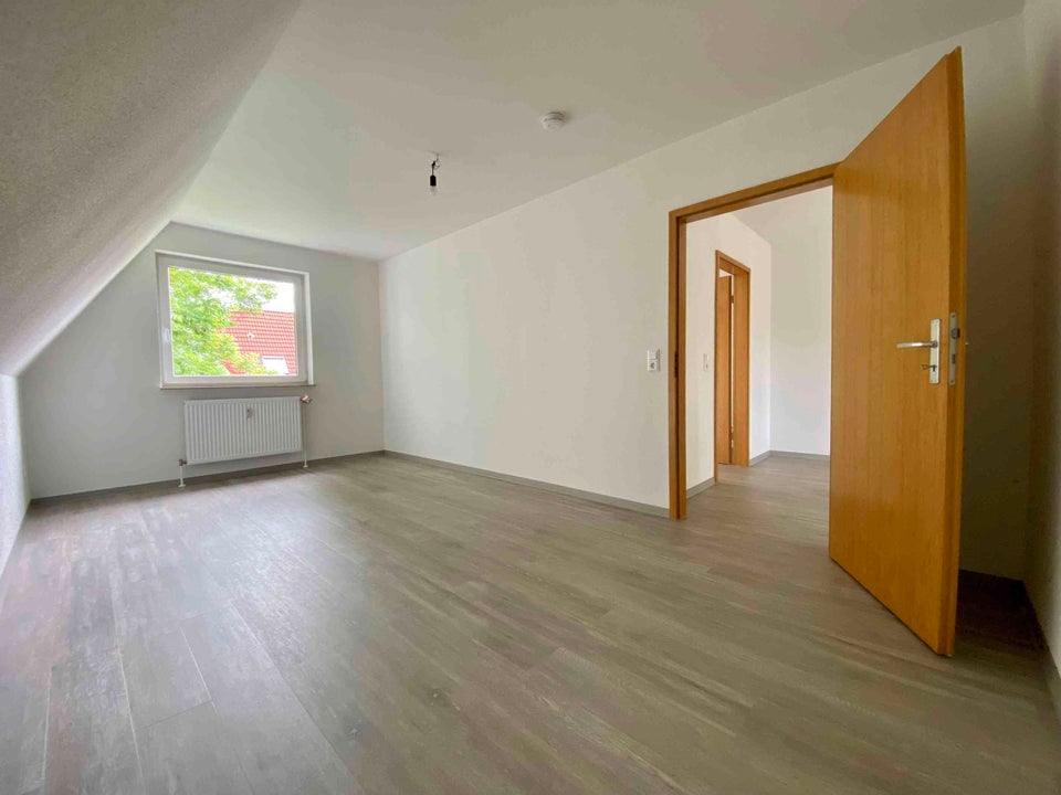 Besondere 2-Zimmer Dachgeschosswohnung mit Ausblick ins Grüne - Foto 5