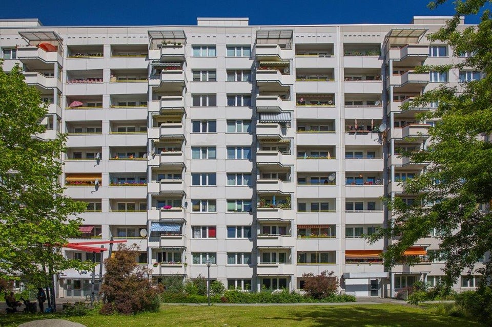 Schöne Wohnung: weitläufige 4-Zimmer-Wohnung mit Balkon! - Foto 1