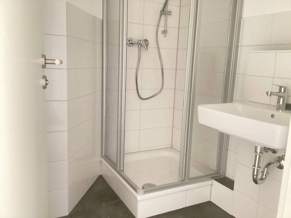 Helle Zweizimmerwohnung - renoviert! - Foto 2