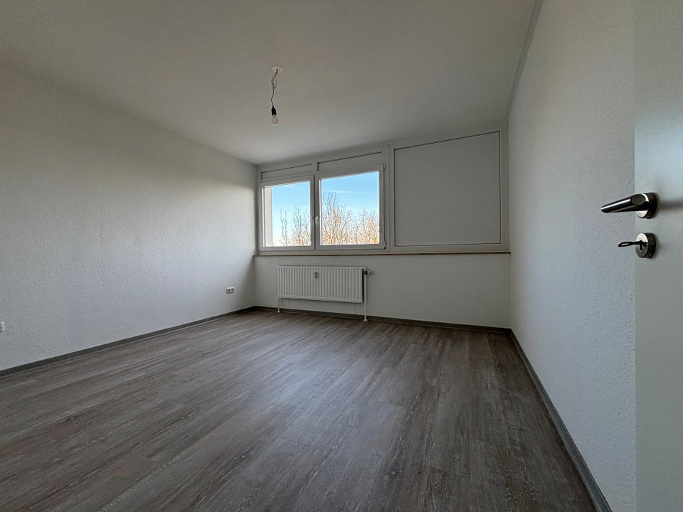 Erstbezug nach Renovierung: 3-Zimmer Wohnung mit Ausblick! - Foto 1