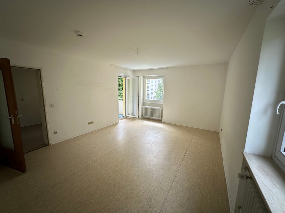 Inklusive Einbauküche und Stellplatz / 4-Zimmer-Wohnung mit Balkon - Photo 2