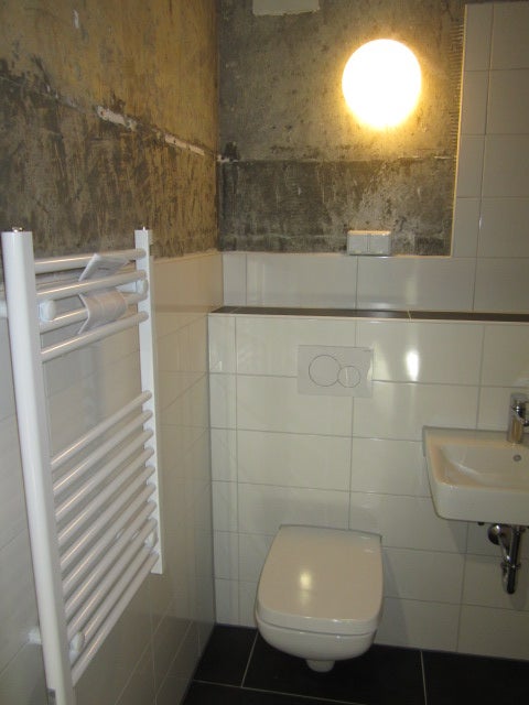 Wohnung sucht Maler - unrenovierte 3 Zimmer Wohnung mit neu gefliestem Duschbad in Kaulsdorf - Foto 2