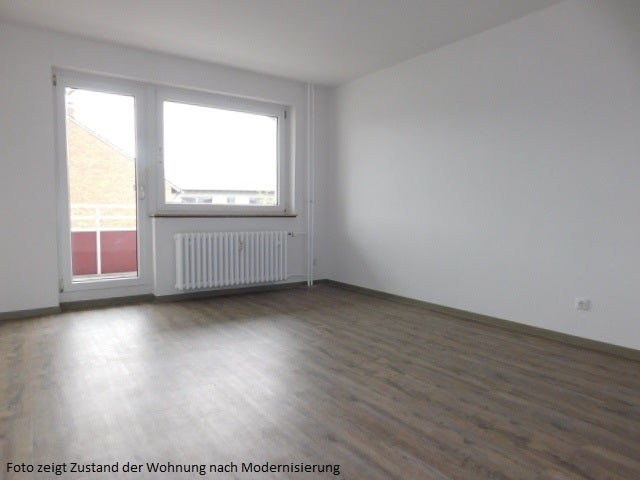 Einziehen und Wohlfühlen - 3-ZKDB im EG mit Balkon zentral gelegen und renoviert... - Photo 3