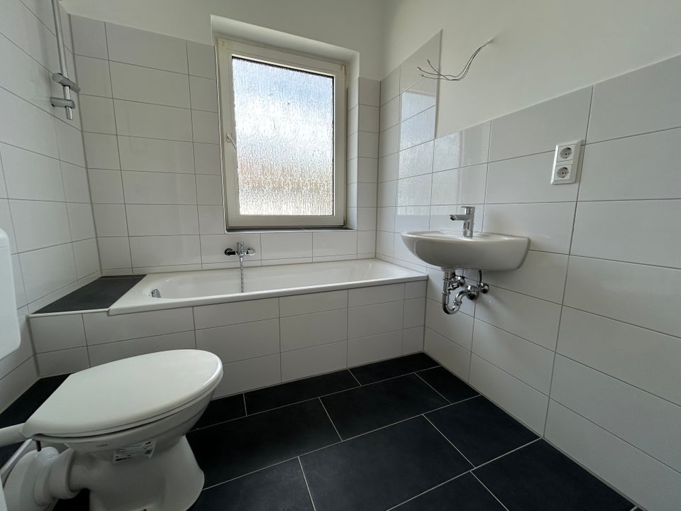 Nette Nachbarn gesucht: renovierte 2-Zimmer-Wohnung in sehr ruhiger Lage - Photo 2