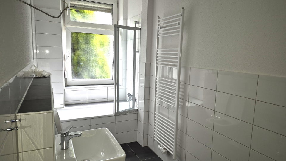 bezugsfertig renovierte 3-Zimmer-Wohnung mit Einfamilienhaus-Charakter und Garten! - Foto 5