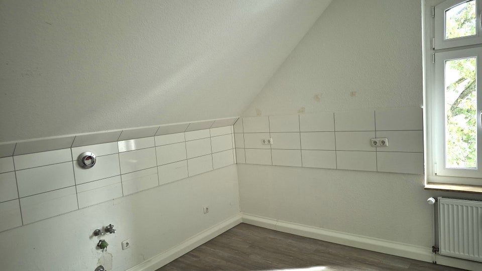 Wohnglück komplett renovierte 3-Z-DG-Whg. mit eigenem Garten - Foto 5