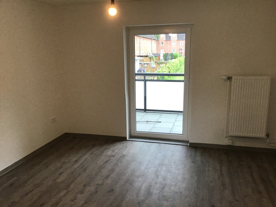 Schöne, renovierte 2,5-Zimmer-Wohnung mit Balkon - Foto 1