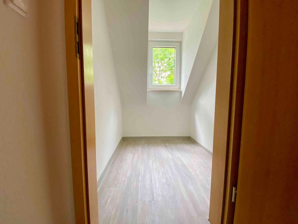 Besondere 2-Zimmer Dachgeschosswohnung mit Ausblick ins Grüne - Foto 2