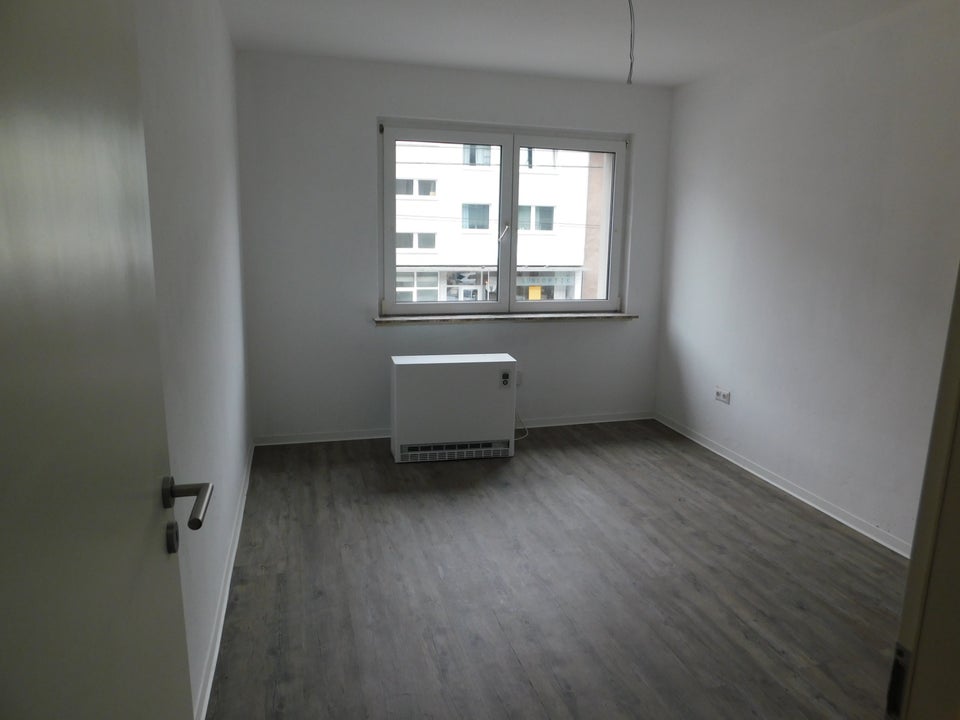 Frisch renoviert! Klasse 3-Zimmer-Wohnung mit Balkon! - Foto 4