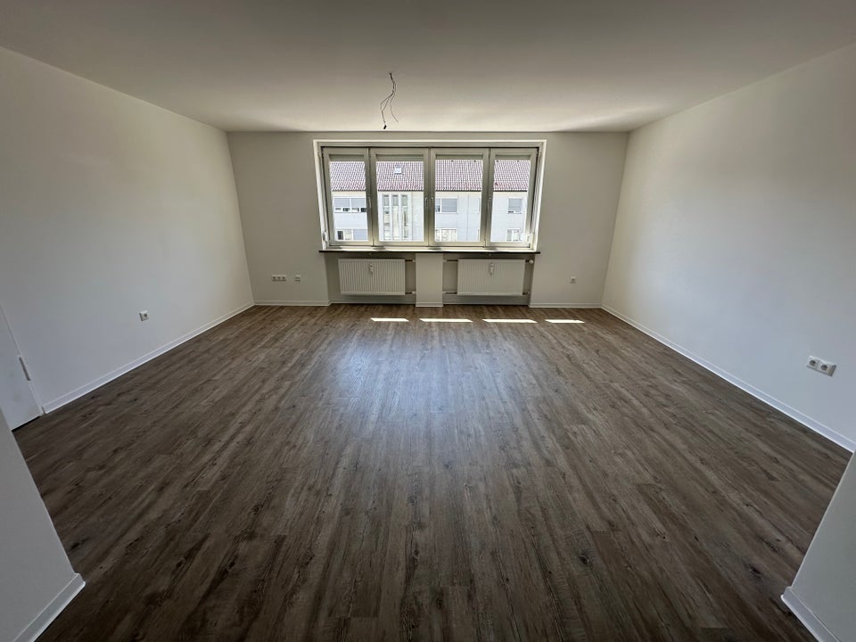 2. OG / 3 Zimmer mit Balkon - Foto 2