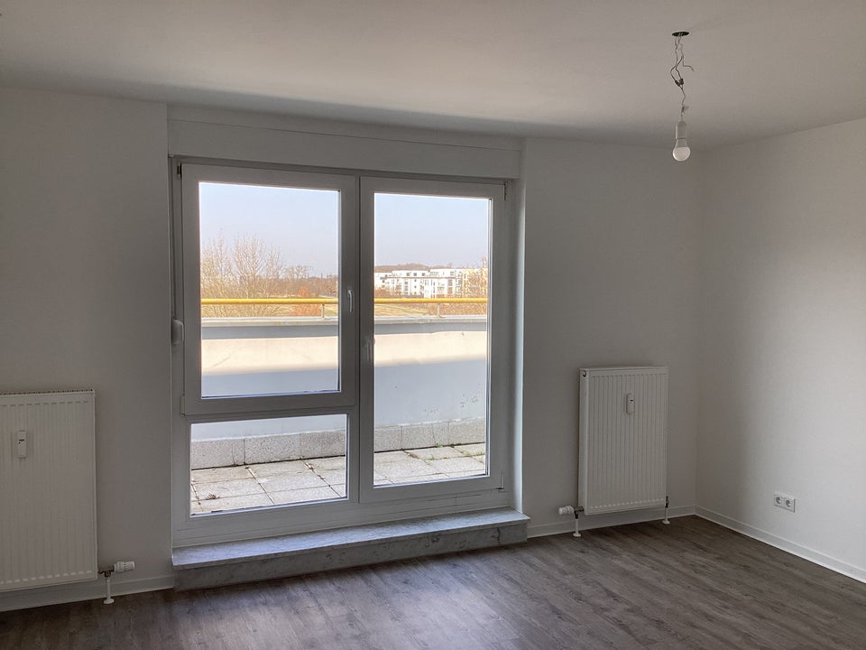 schöne 2-Zimmer-Wohnung mit großem Balkon und neuer Einbauküche - Foto 4