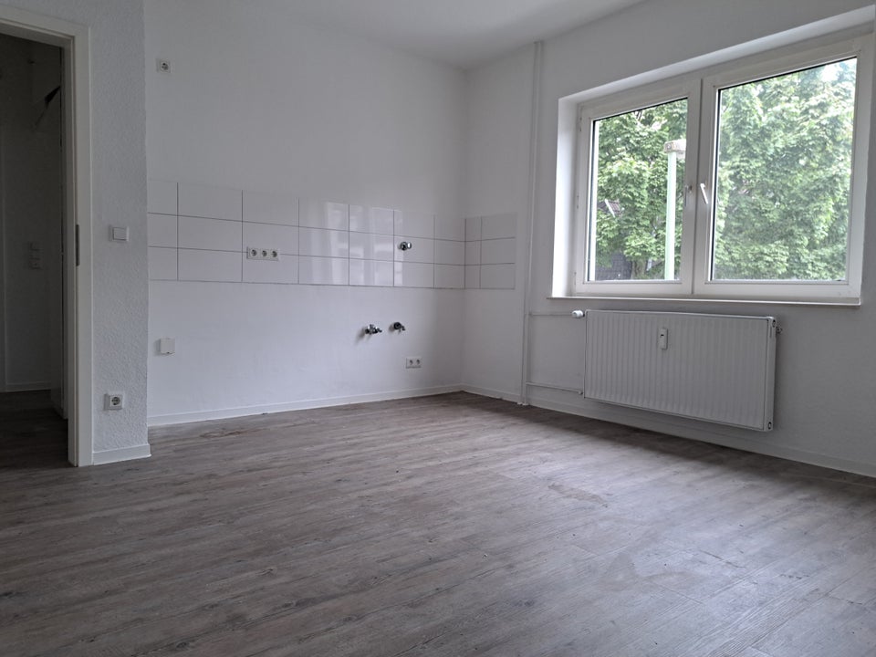 Renoviert und bezugsfertig... Schöne 2-Zimmerwohnung mit Vinylboden in ruhiger Lage! - Photo 1
