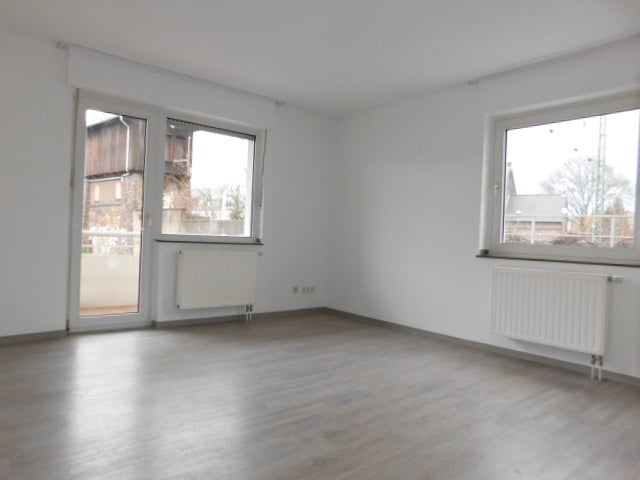 Renoviert und bezugsfertig... Schicke 2-Zimmerwohnung im EG mit Balkon zentral gelegen... - Foto 1