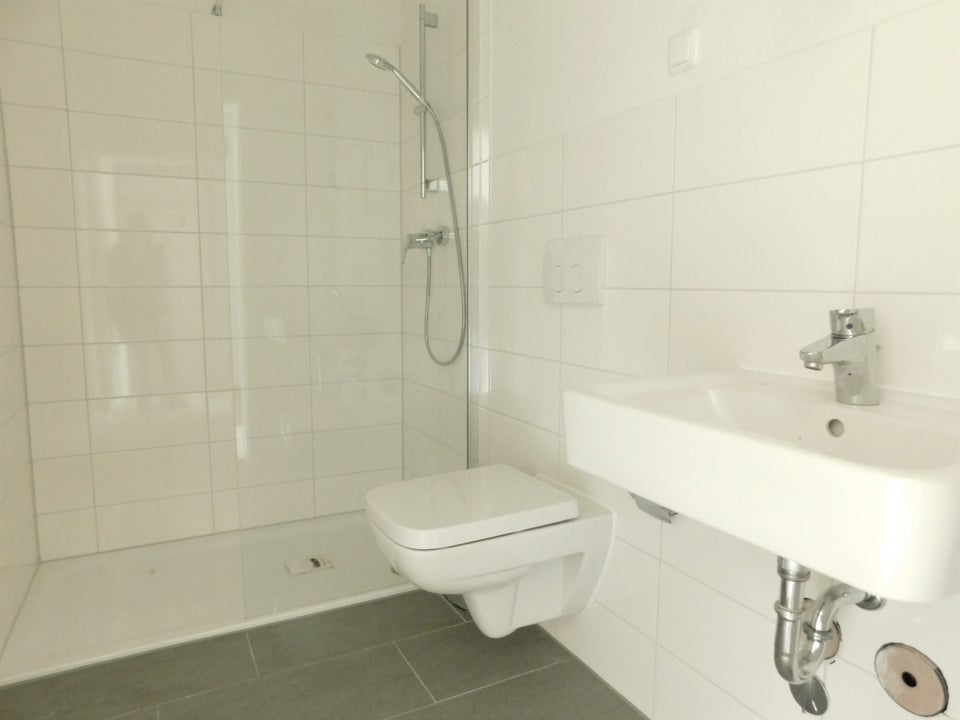 Ansprechende, großzügige 3-Zimmer-Wohnung mit Wand und Bodenbelag - Foto 1