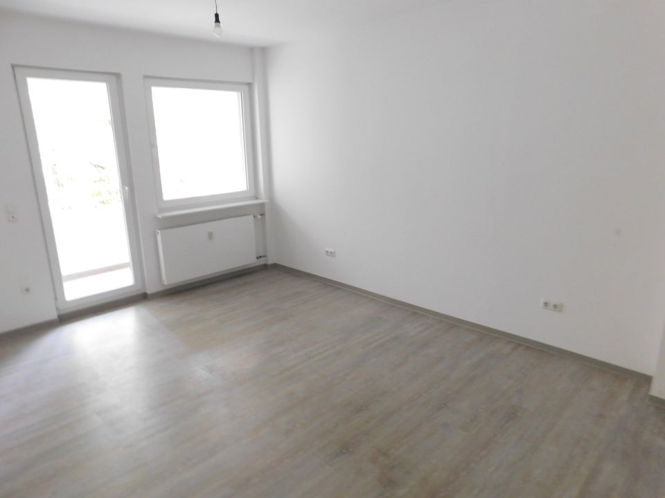 Großzügige Wohnung mit Einbauküche! leicht Einzugsbereit! Ideal für zwei Personen! - Foto 1