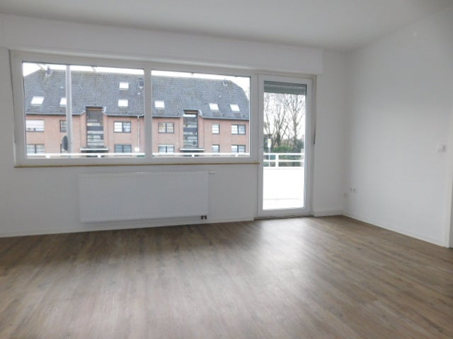 Sehr schöne 3-Zimmerwohnung im 2. OG bezugsfertig mit Vinylboden und Balkon... - Photo 1