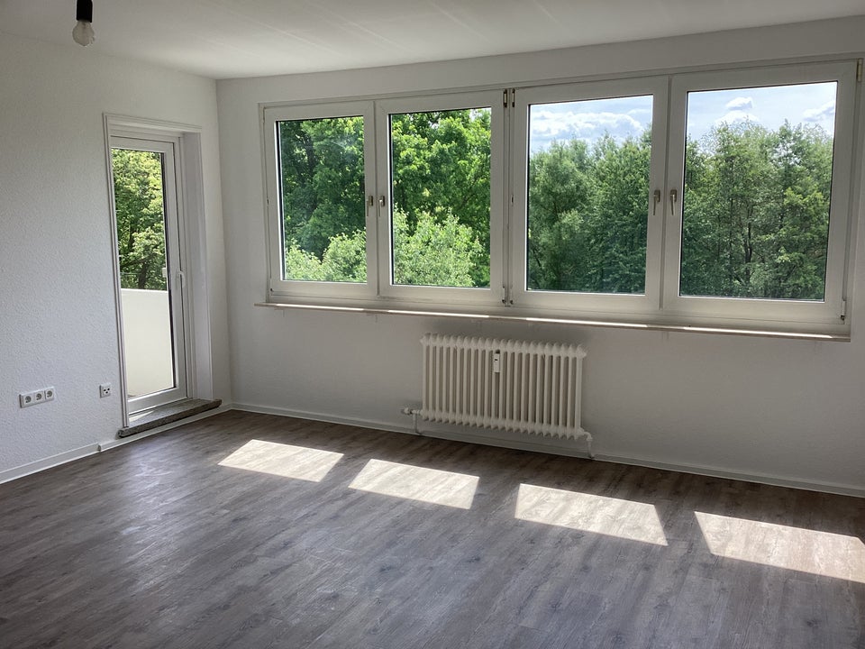 Hier lässt es sich aushalten: günstige 3-Zimmer-Wohnung in einer grünen Wohnanlage - Photo 1