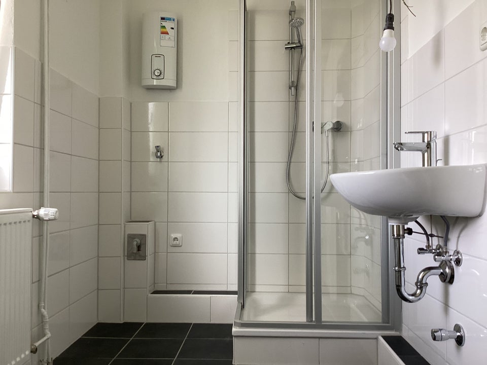 Gemütliche 2-Zimmer Wohnung mit saniertem Duschbad - Photo 2