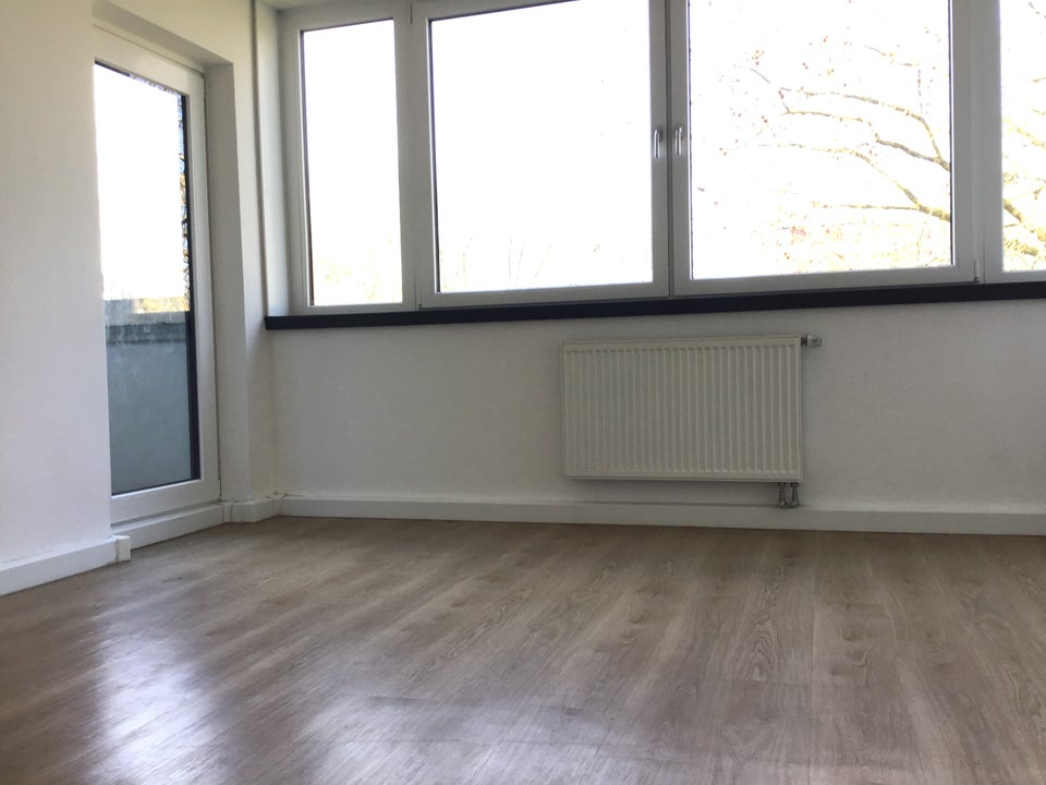 Moderne 2-Raum-Wohnung mit Balkon! - Foto 4