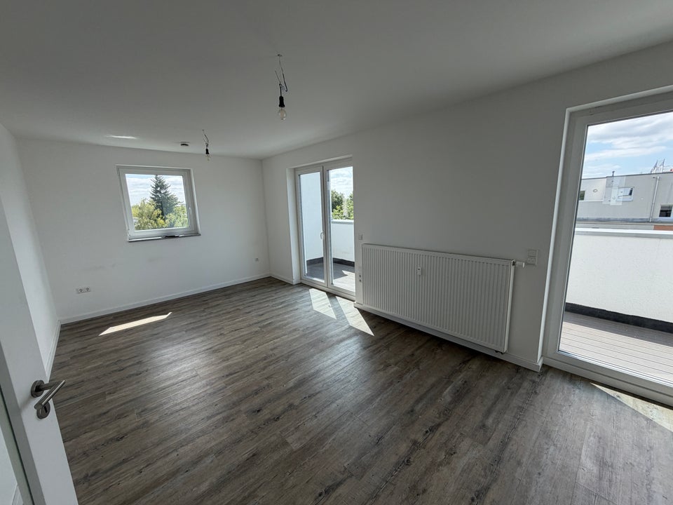 2-Zimmer Dachgeschoss mit Terrasse und Einbauküche - Foto 1