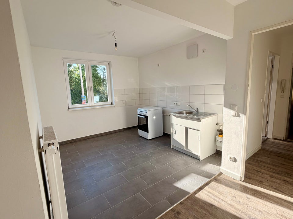 Schöne und geräumige 2 Zimmerwohnung mit Balkon ins Grüne - Photo 2