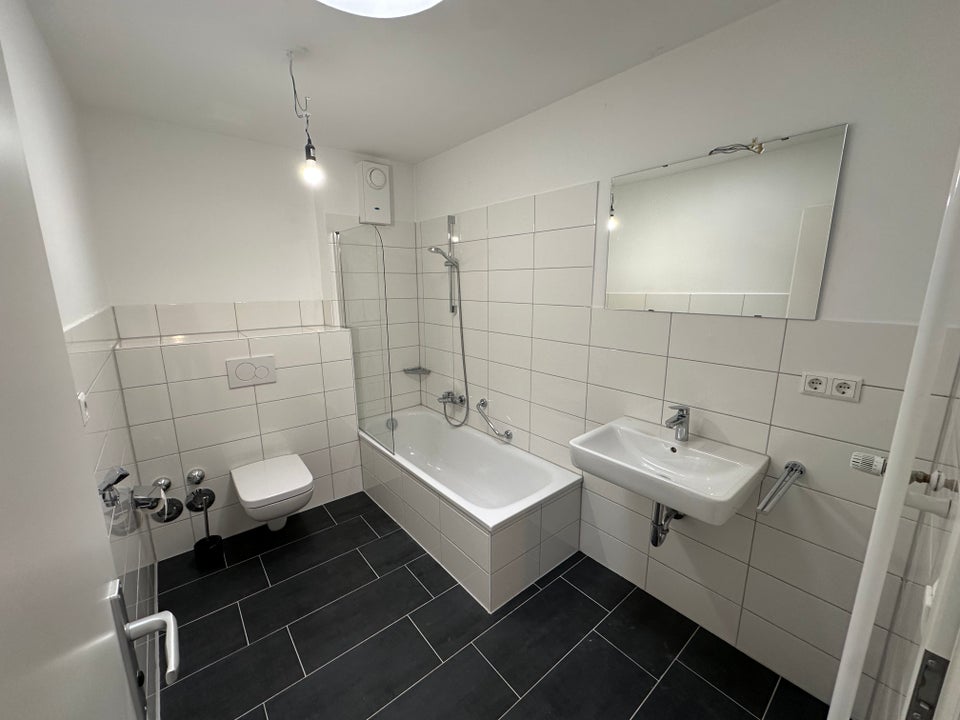 Tolle Aussicht! Große 2-Zimmer-Wohnung mit Balkon - Photo 2