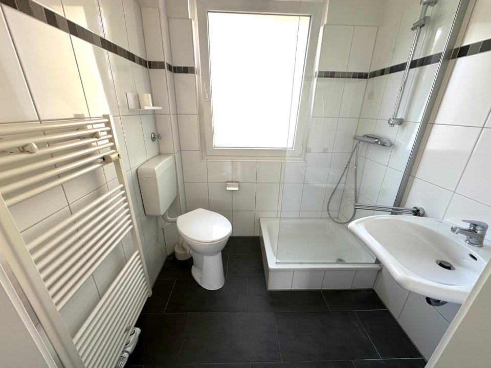 Perfekte Lage: 2,5-Zimmer-Wohnung mit großem Balkon! - Photo 4