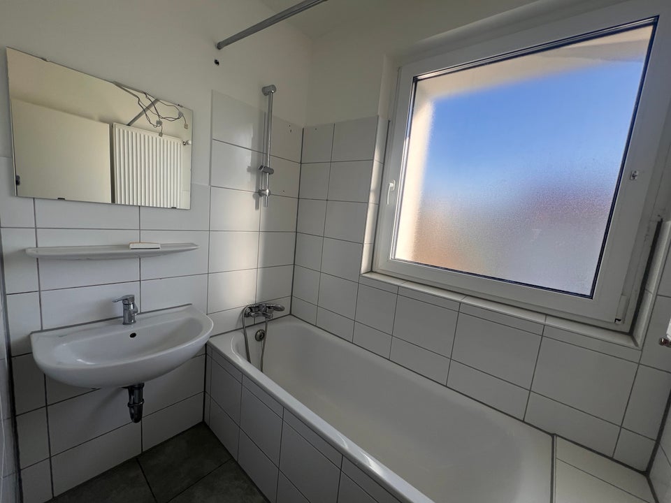 Mieter für frisch renovierte Wohnung gesucht! - Foto 3