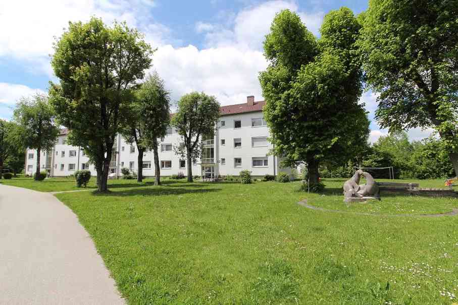 1. OG / 3,5 Zimmer mit Balkon ab sofort - Foto 2