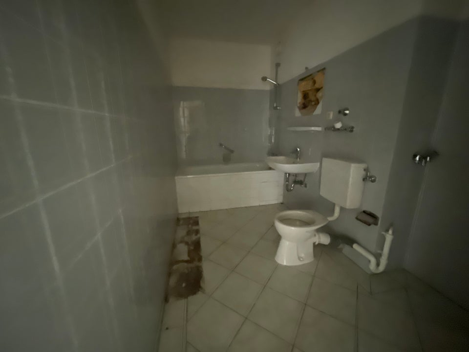 Frisch renoviert: ansprechende 2-Zimmer-Wohnung mit Balkon und Einbauküche - Foto 1